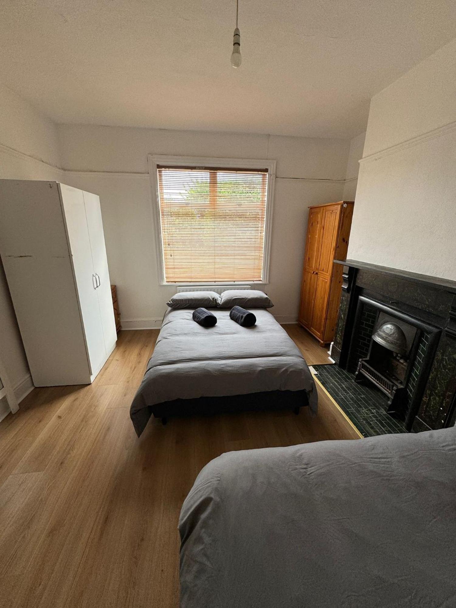 Gasthof Nice Triple At 2 Iveragh Rd-6 Dublin